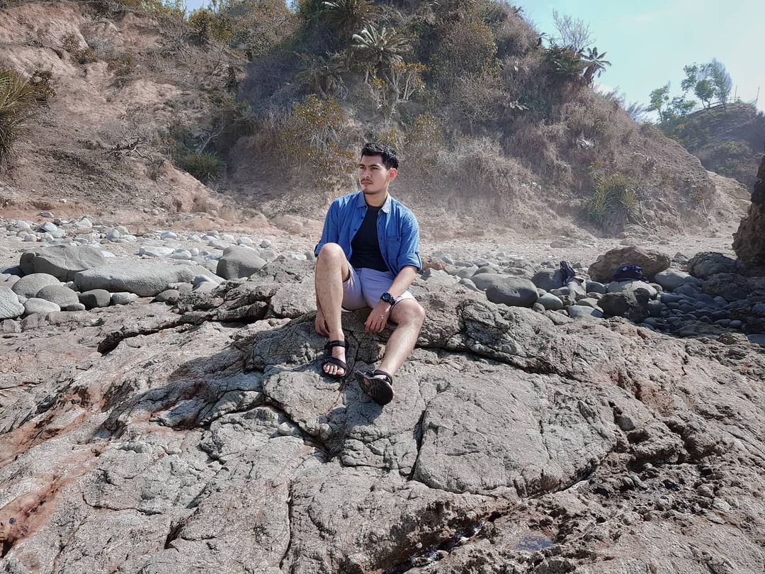 Objek Wisata Pantai Watu Lumbung Objek Wisata Pantai Watu Lumbung